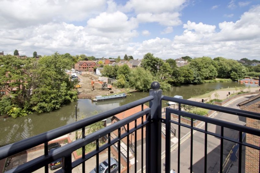 Images for 1 Bedroom Top Floor Retirement Flat, Medway Wharf Road, Tonbridge