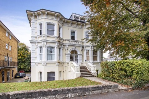 One Bedroom Entrance Level Flat, Upper Grosvenor Road, Tunbridge Wells