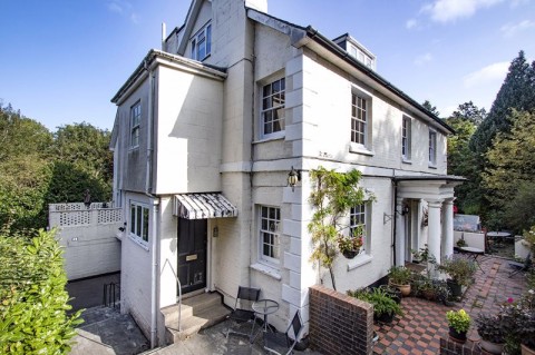 1 Bedroom Second Floor Flat with Parking & Communal Garden, St Martin, Tunbridge Wells