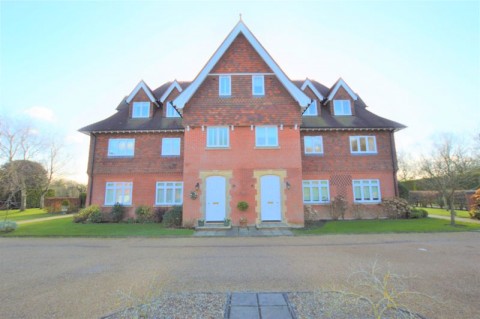 4 Bedroom 3 Bathroom Property with Double Garage, Springwood Park, Tonbridge