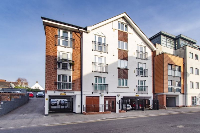 Images for Spacious Modern One Bedroom Flat with Parking, Lyons Crescent, Tonbridge