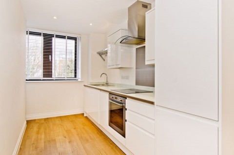 Modern 1 Bedroom Flat with Parking, Angel Lane, Tonbridge, TN9
