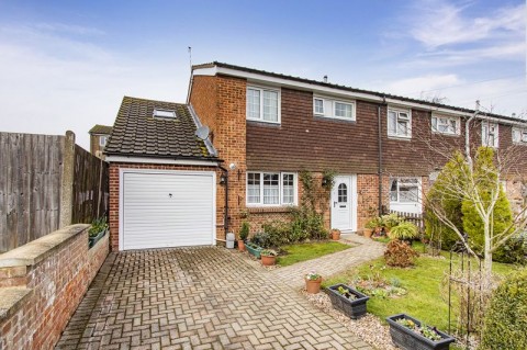 3 Bedroom End of Terrace House with Garage & Loft Room, Fuggles Close, Tonbridge