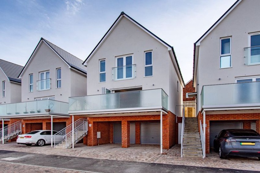 Images for 3 Bedroom 2 Bathroom Detached House, Bramling Crescent, Tunbridge Wells