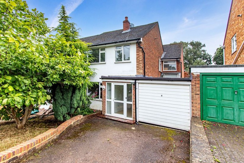 4 Bedroom SemiDetached House with Garage and Garden, Green Way, Tunbridge Wells Bardens Estates