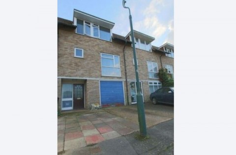 3 Bedroom Terraced Town House, The Lowlands, Hailsham