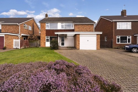 4 Bedroom Detached House with Garage and Garden, Stacey Road, Tonbridge