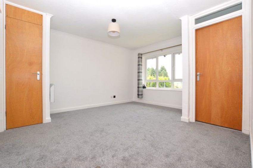 Images for 1 Bedroom First Floor Flat with Parking, London Road, Tonbridge