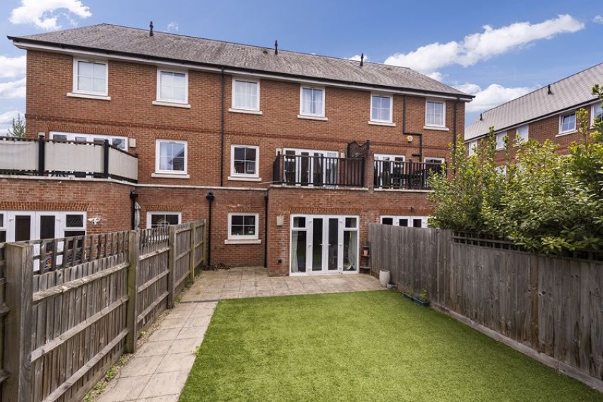 Images for 4 Bedroom 3 Bathroom Townhouse, Yew Tree Road, Sevenoaks
