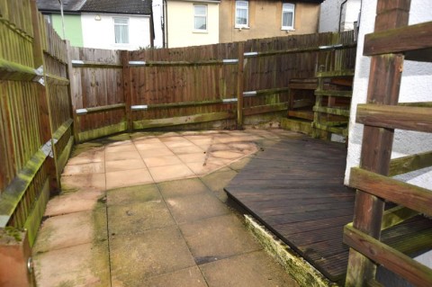 1 Bedroom Flat with Courtyard Garden and Parking, Auckland Road, Tunbridge Wells