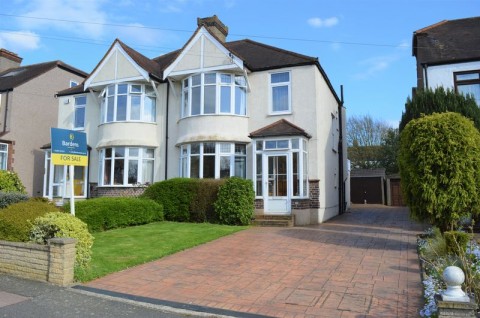 3 Bedroom Semi-Detached House with Driveway Parking and Garden on The Avenue, West Wickham, BR4 0EA