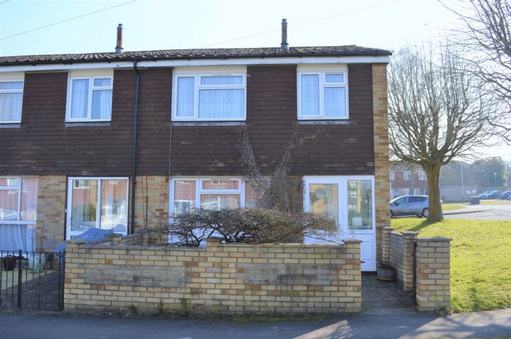 3 Bedroom End of Terrace House in Quiet Road for Sale, Willow Tree Road