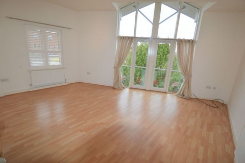 3 Double Bedroom 2 Bathroom Apartment with Parking, Close to Station, Goods Station Road